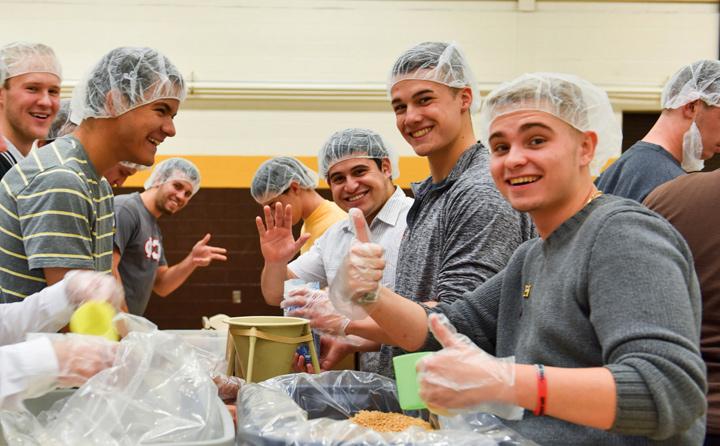 Image of Students Pack Away Hunger